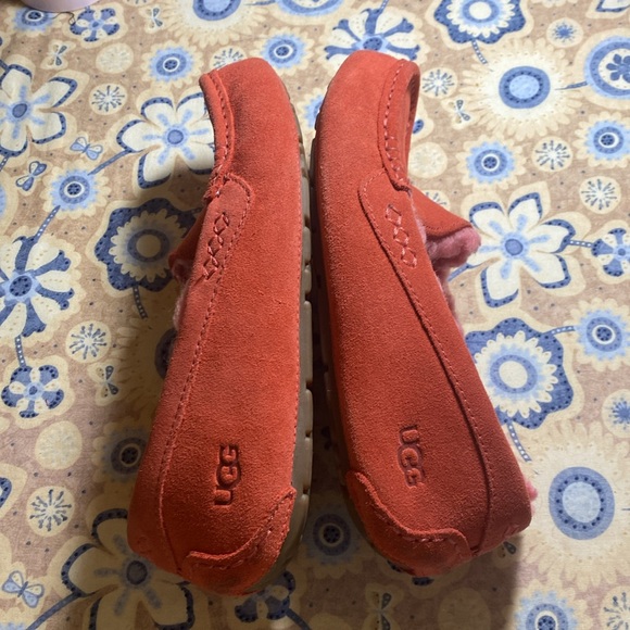 Uggs slippers beautiful color size 8/free handmade cc holder - Picture 4 of 7